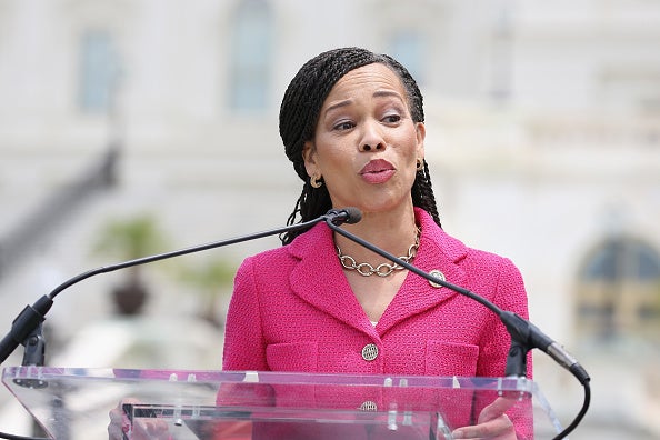 VIDEO: Rep. Lisa Blunt Rochester Prays Amid U.S. Capitol Riots